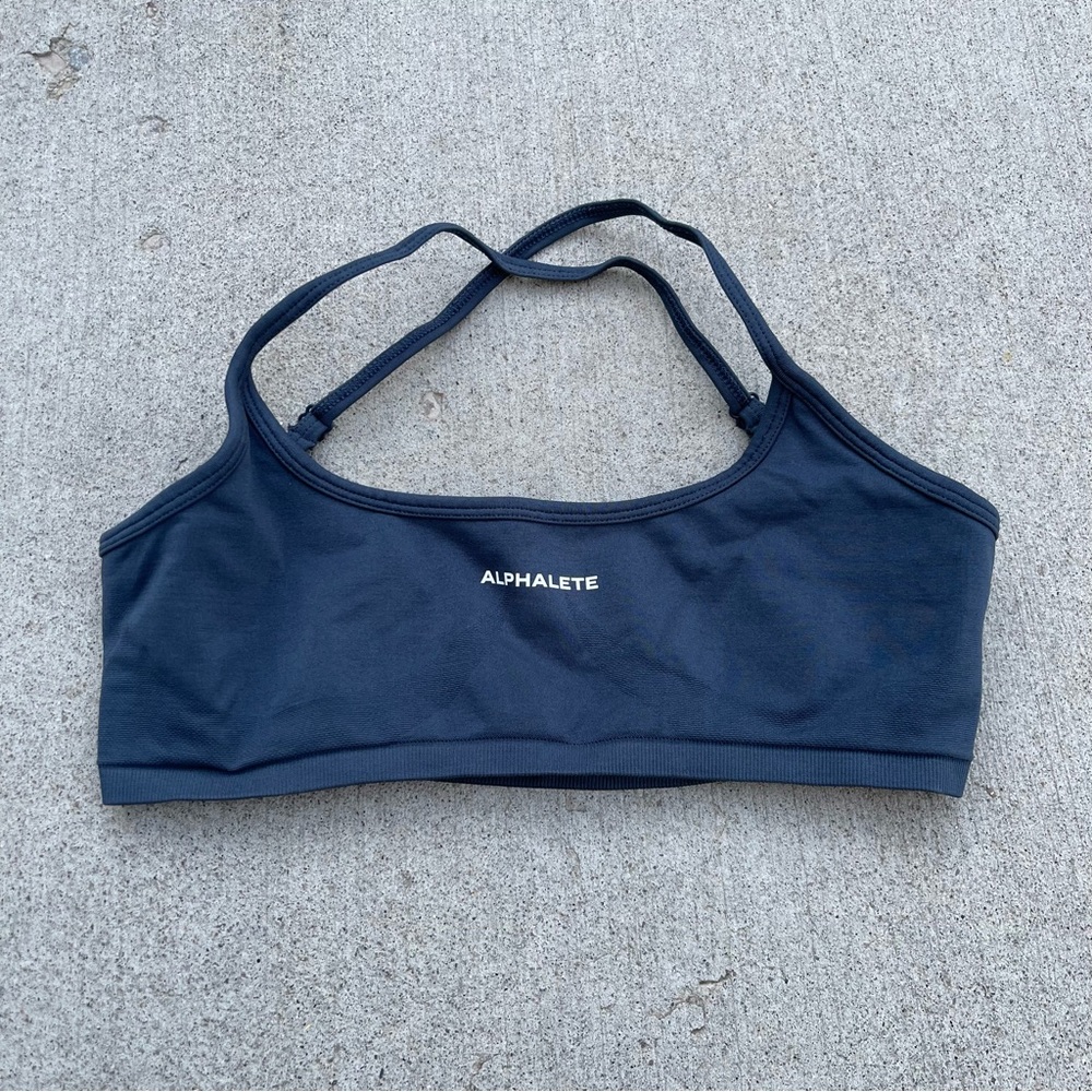 Alphalete amplify cross bra
